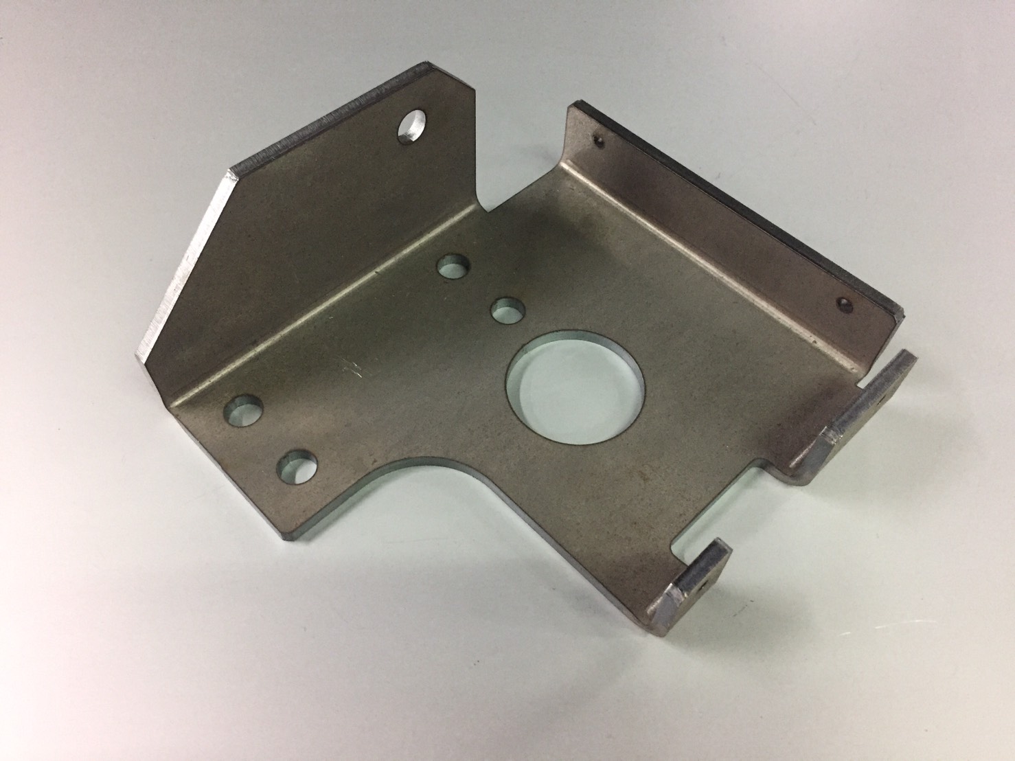 ディスプレイ・什器関係｜大阪で精密板金のレーザー加工、試作品・製品